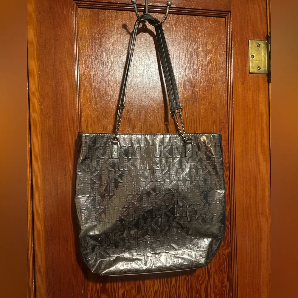 MICHAEL KORS Metallic Silver Jet Set Chain Tote Bag - Picture 4 of 8